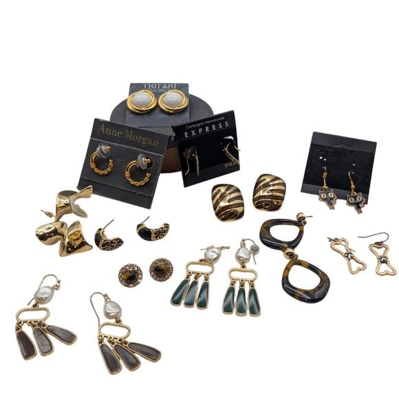 Lot of Twelve Pair Gold Tone Earrings Some NWT - Picture 8 of 9